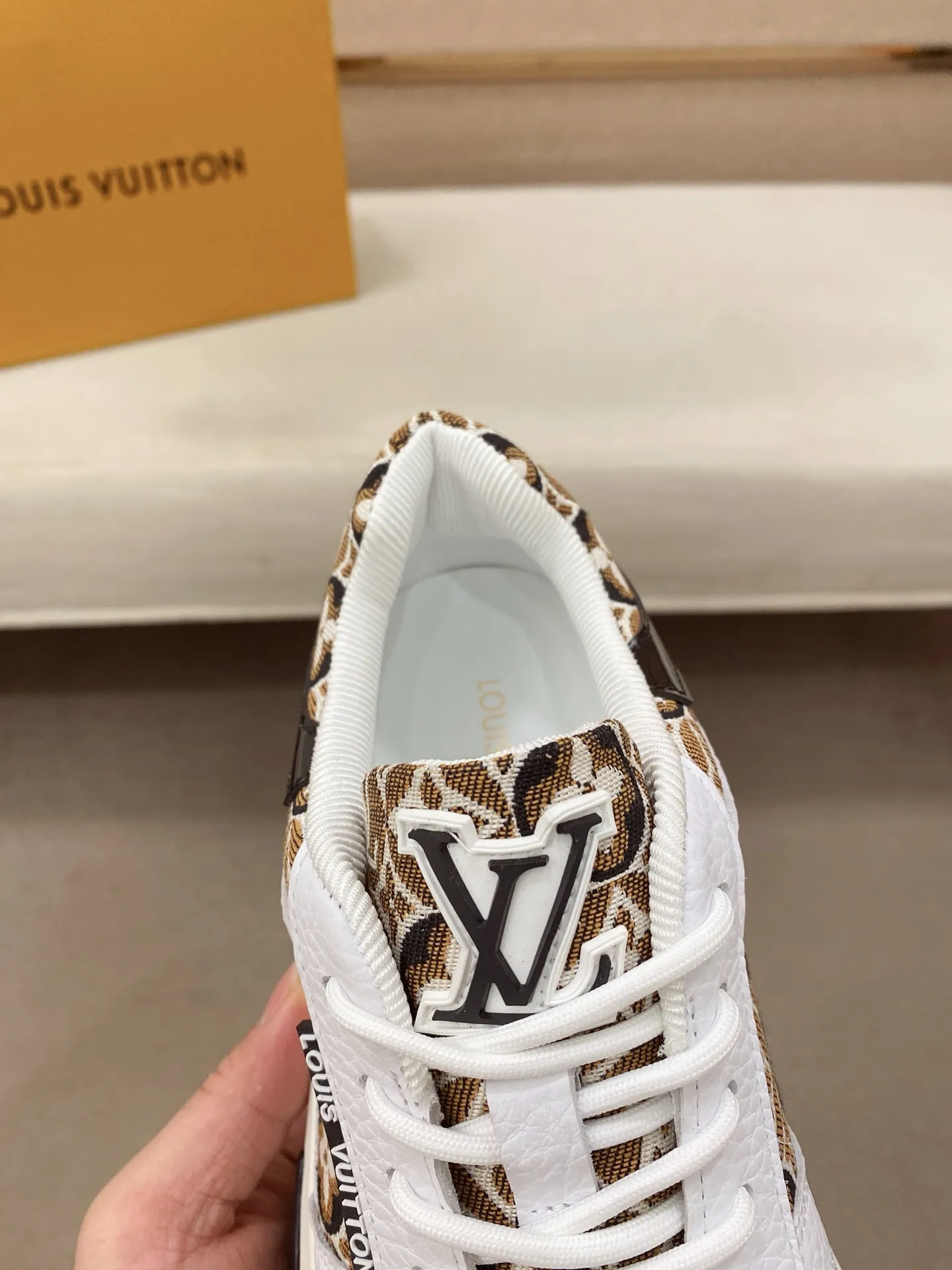 Men's shoes💰 462💰louis vuitton (Louis Vuitton/lv)🔍🔍The new counters are on sale at the same time. The uppers are imported from Italy. ️Re-engraved🇮🇹💪💪, ⚠Sole: The original sole is specially provided by the original factory, the exclusive movable molded sole is super comfortable, ⚠Original factory follow-up goods, 🔍🔍high quality, you can go in and out of the counter at will, welcome to compare⚠. Code number: 38-44 (45/46 customized, non-refundable)